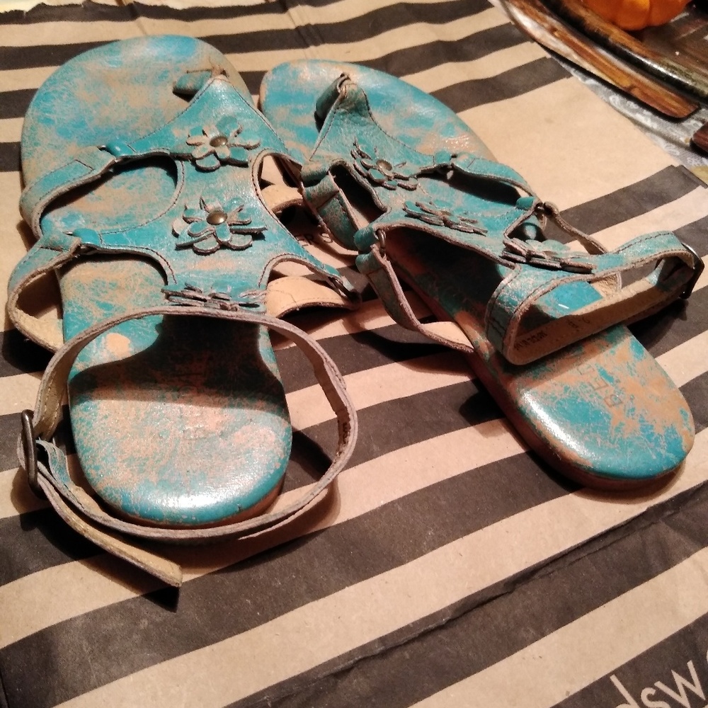 Nice fade green sandals